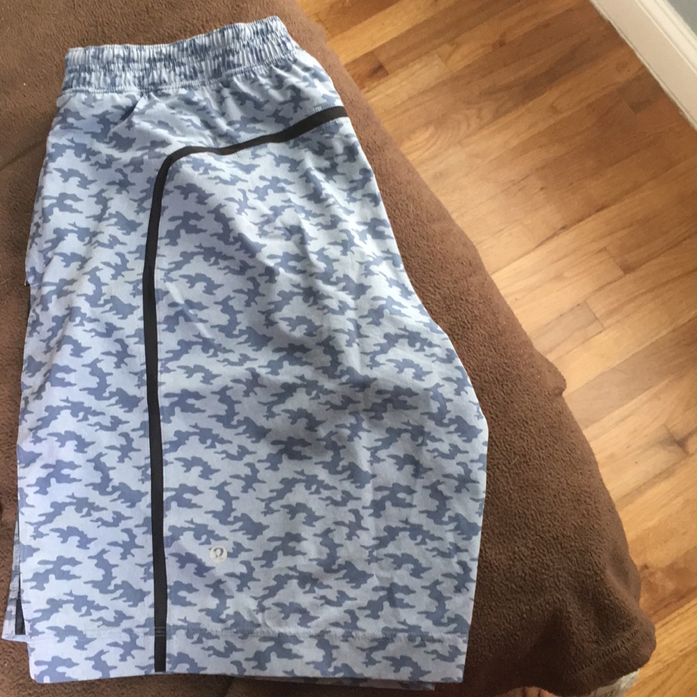 Men’s Large Lululemon pace breaker swim trunks